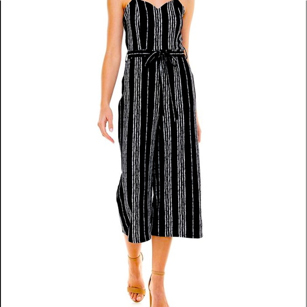 Macy’s black and white jumper cropped wide leg